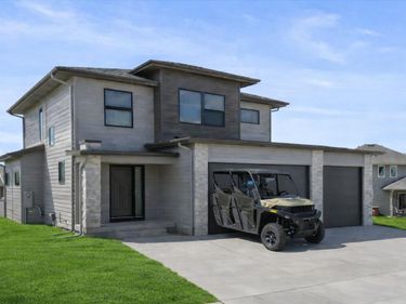 202 AUGUSTA Drive, TREYNOR, IA 51575