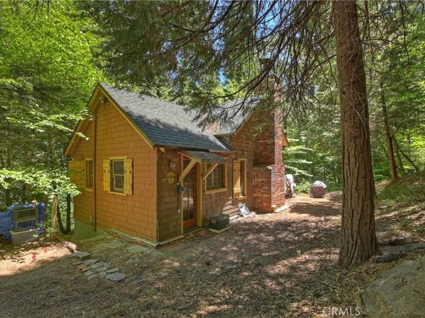 714 Blue Jay Canyon Road, Lake Arrowhead, CA 92317