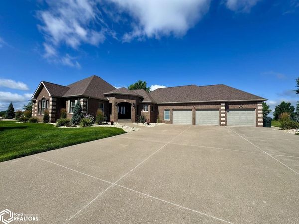 5609 Hickory Stick Lane, Burlington, IA 52601