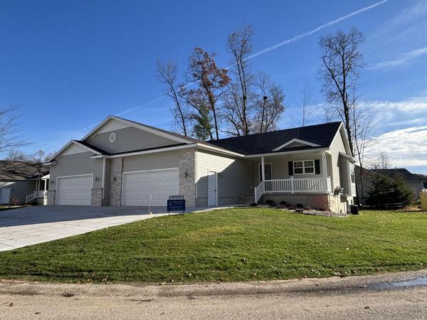 1516 W Addison Way, Muskegon, MI 49445