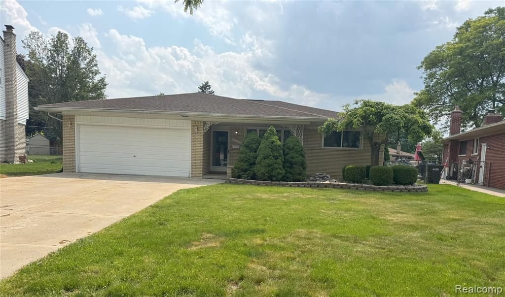 33555 Groth Drive, Sterling Heights, MI 48312 Main Photo