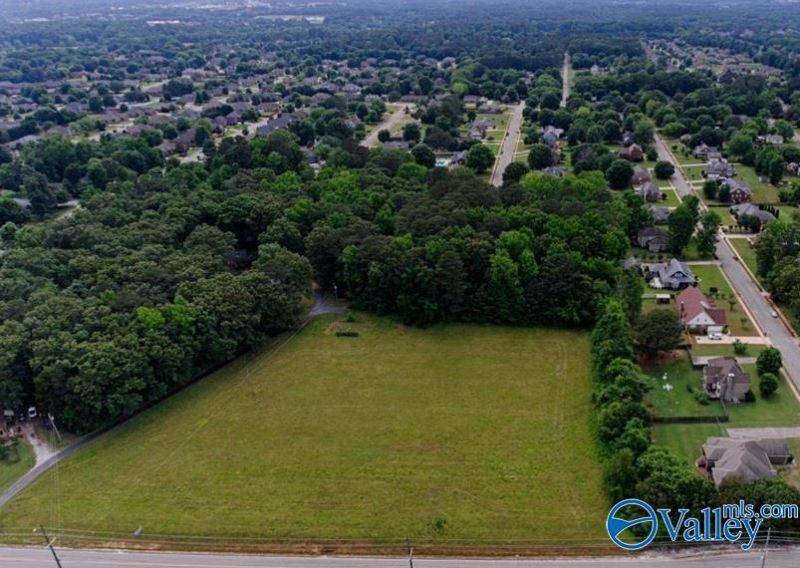 612 Indian Creek Road, Huntsville, AL 35806 Main Photo