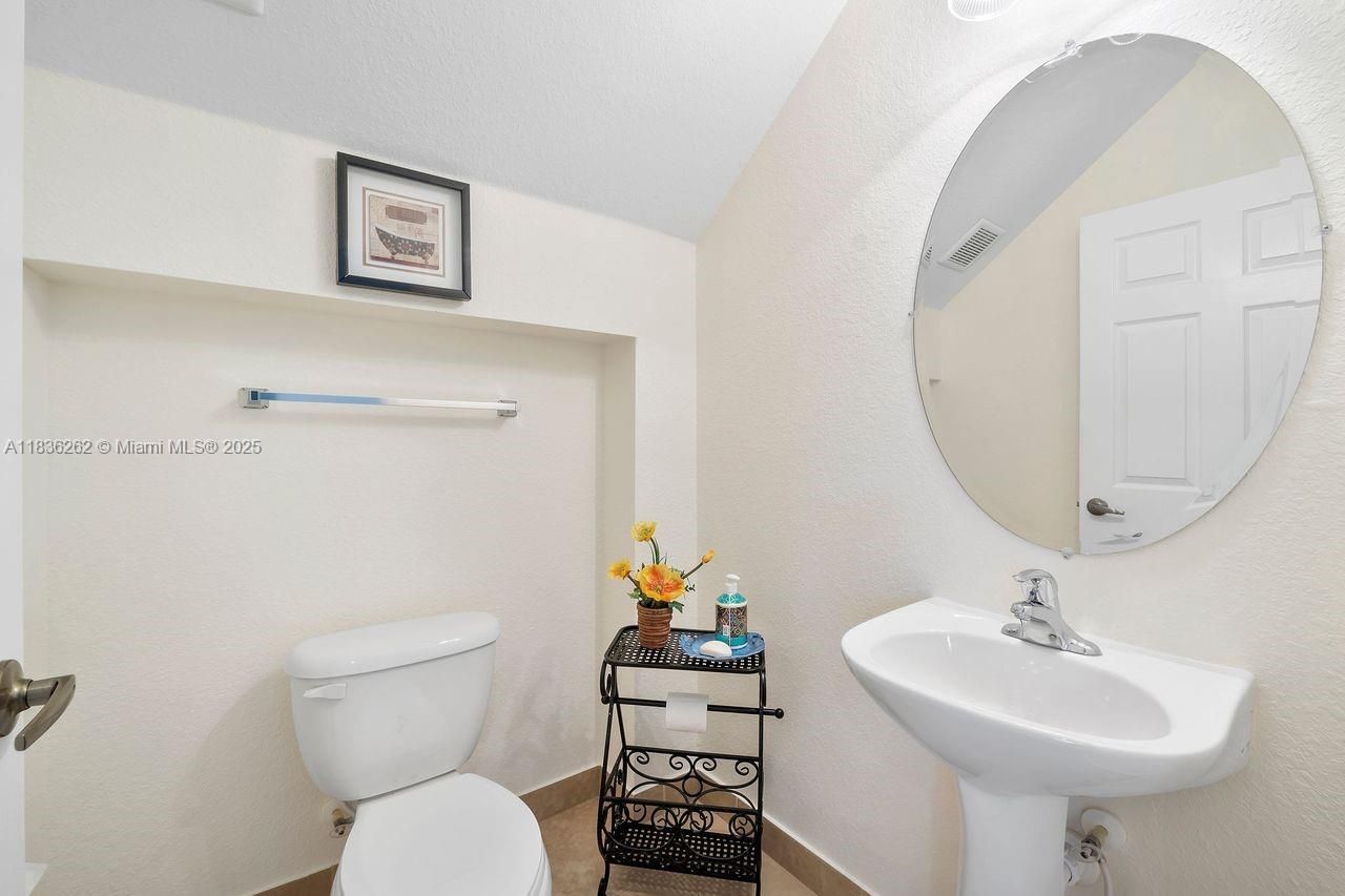 2851 W Prospect Rd, Unit 1306, Tamarac, FL 33309 Photo
