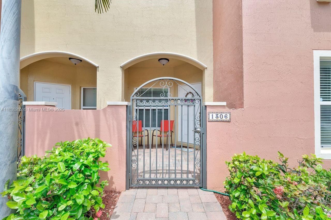 2851 W Prospect Rd, Unit 1306, Tamarac, FL 33309 Photo