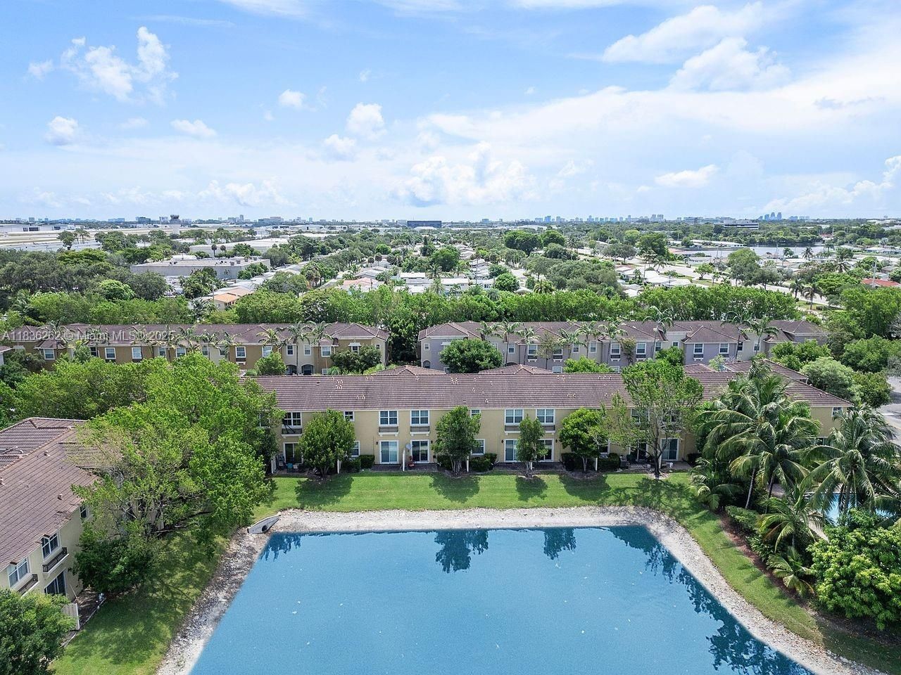 2851 W Prospect Rd, Unit 1306, Tamarac, FL 33309 Photo