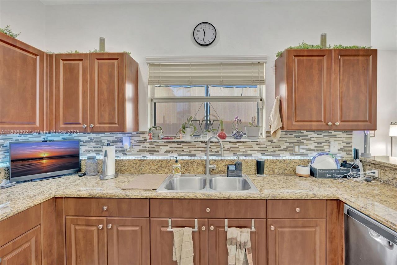 216 NE 36th Ter, Homestead, FL 33033 Photo