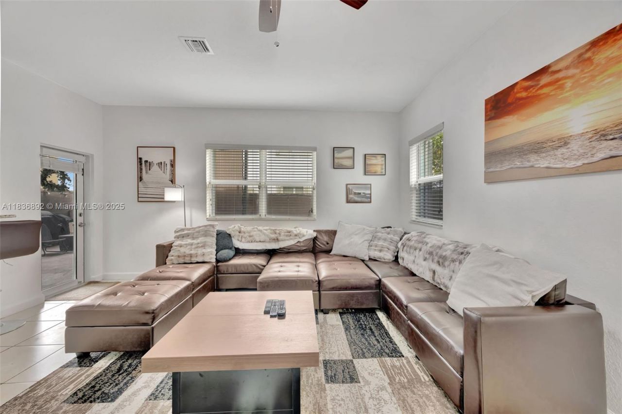 216 NE 36th Ter, Homestead, FL 33033 Photo