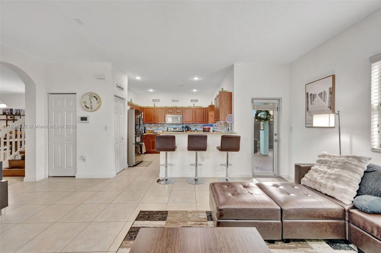 216 NE 36th Ter, Homestead, FL 33033 Photo