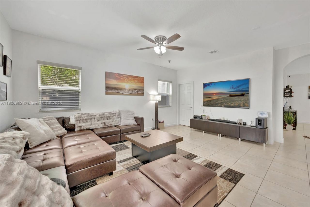 216 NE 36th Ter, Homestead, FL 33033 Photo