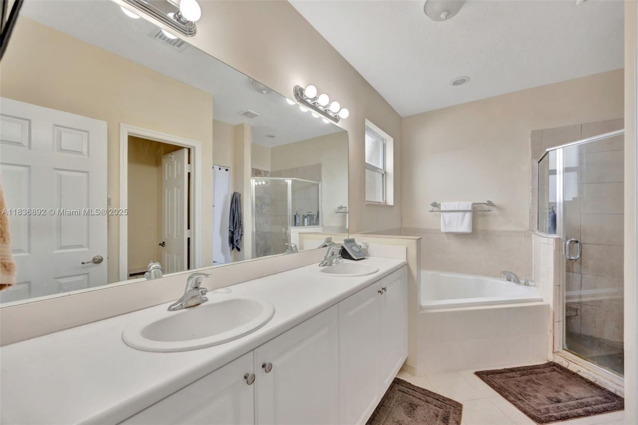 216 NE 36th Ter, Homestead, FL 33033 Photo