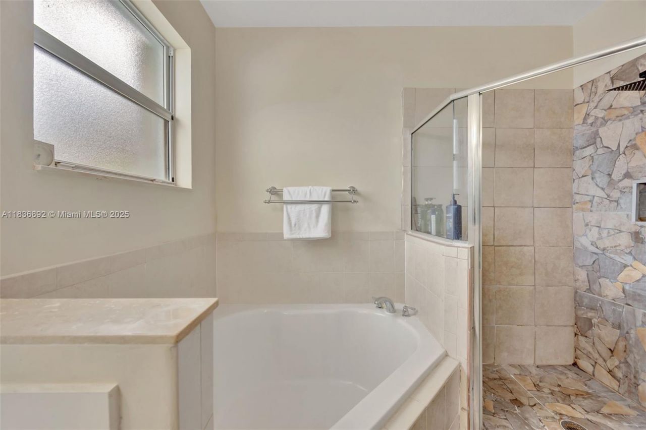 216 NE 36th Ter, Homestead, FL 33033 Photo