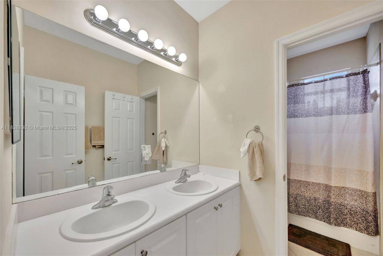 216 NE 36th Ter, Homestead, FL 33033 Photo