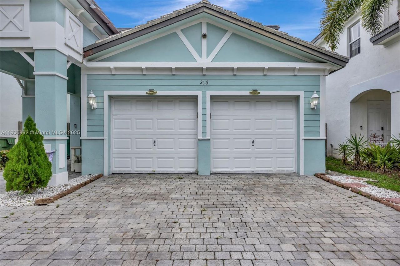 216 NE 36th Ter, Homestead, FL 33033 Photo