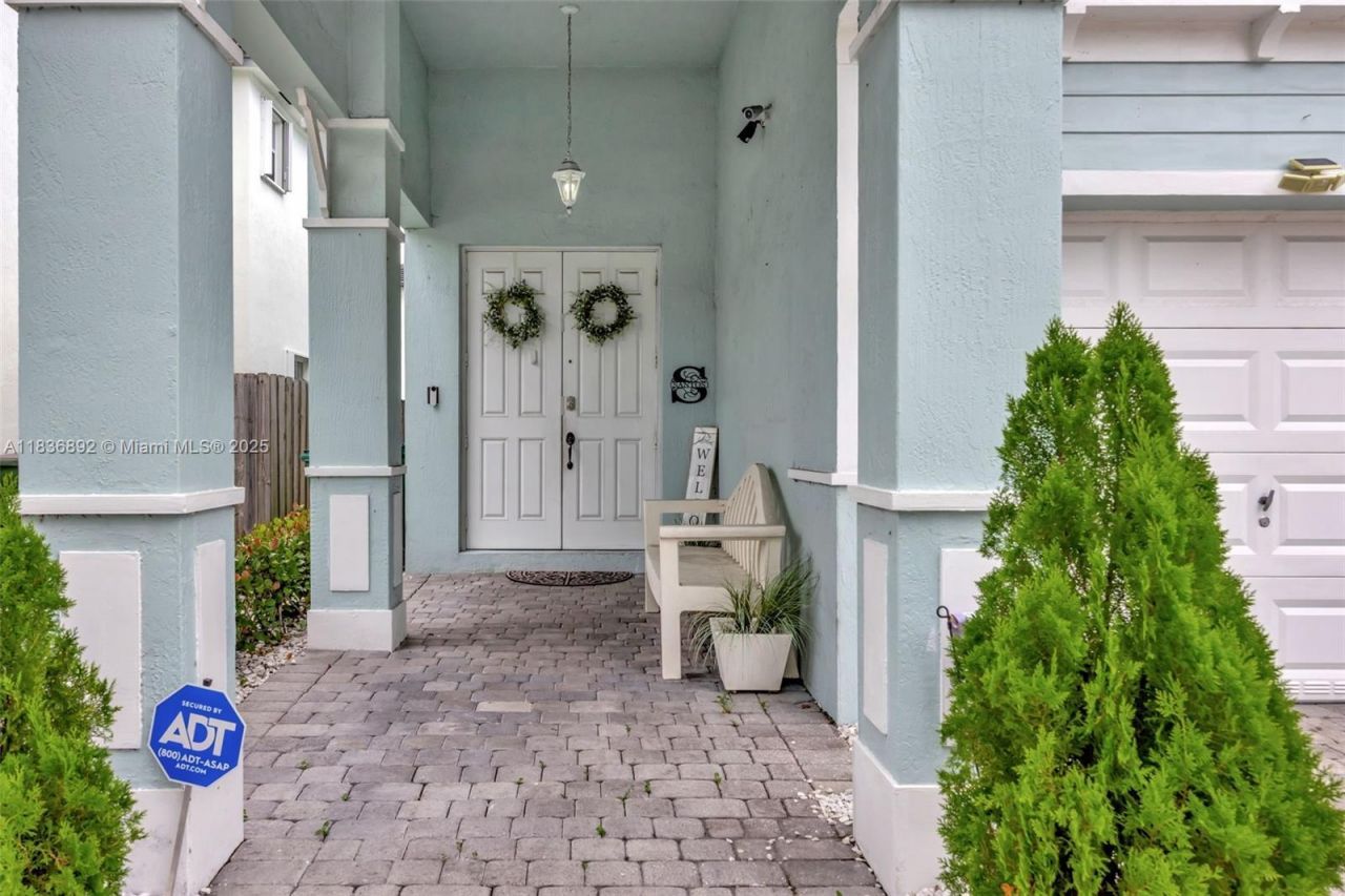 216 NE 36th Ter, Homestead, FL 33033 Photo