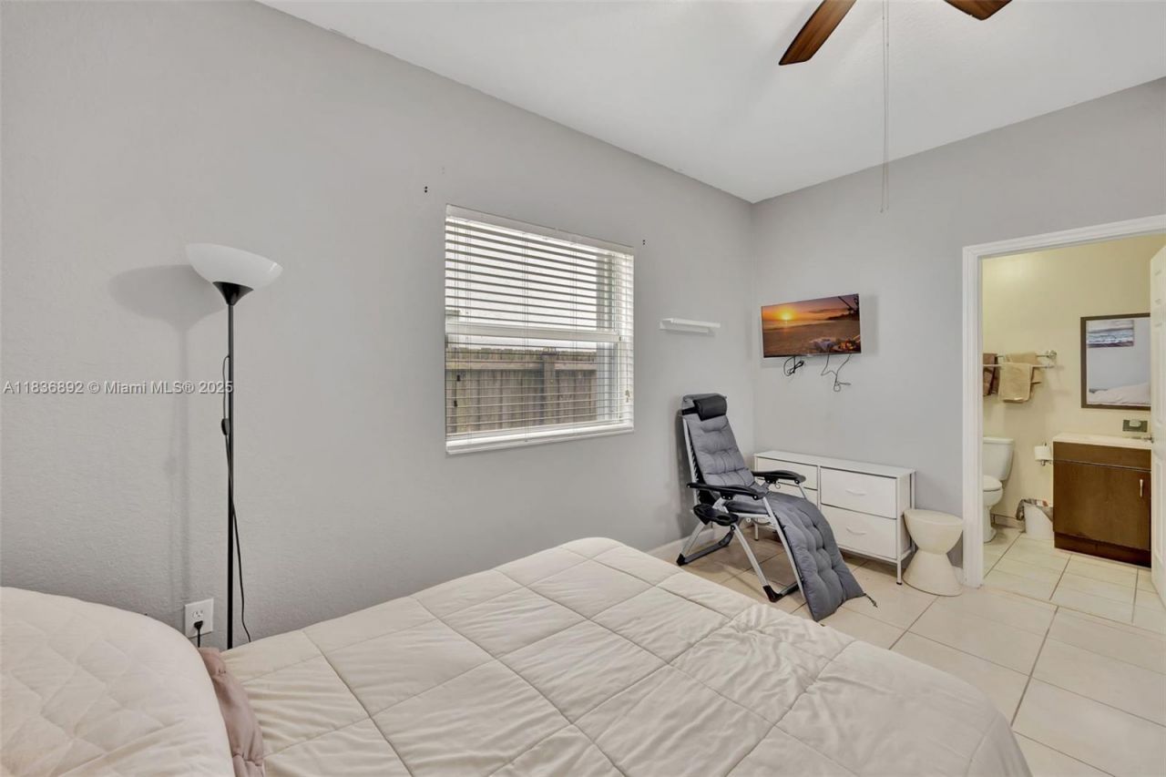 216 NE 36th Ter, Homestead, FL 33033 Photo