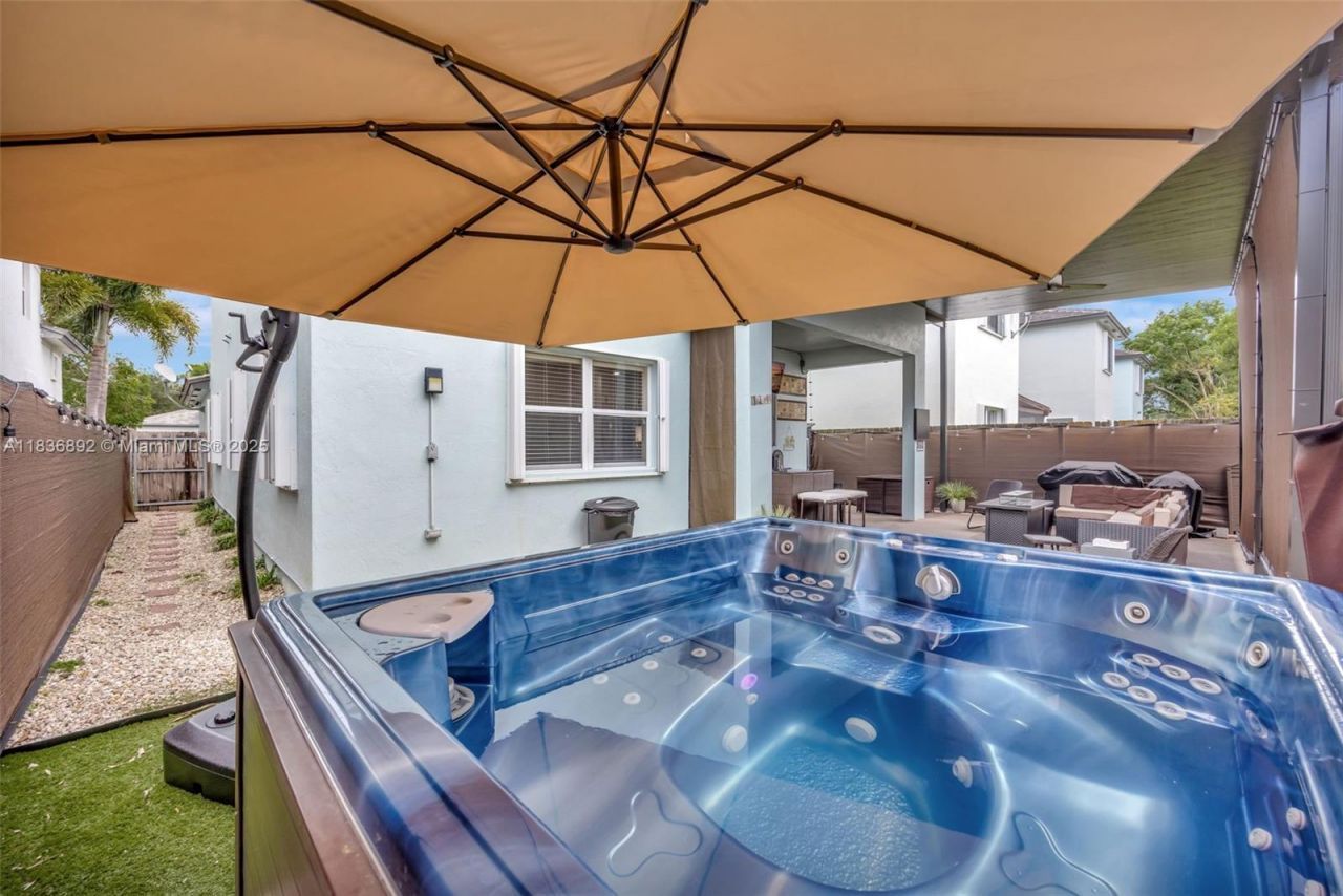 216 NE 36th Ter, Homestead, FL 33033 Photo