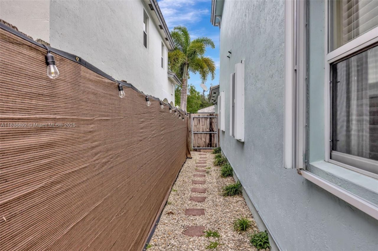 216 NE 36th Ter, Homestead, FL 33033 Photo