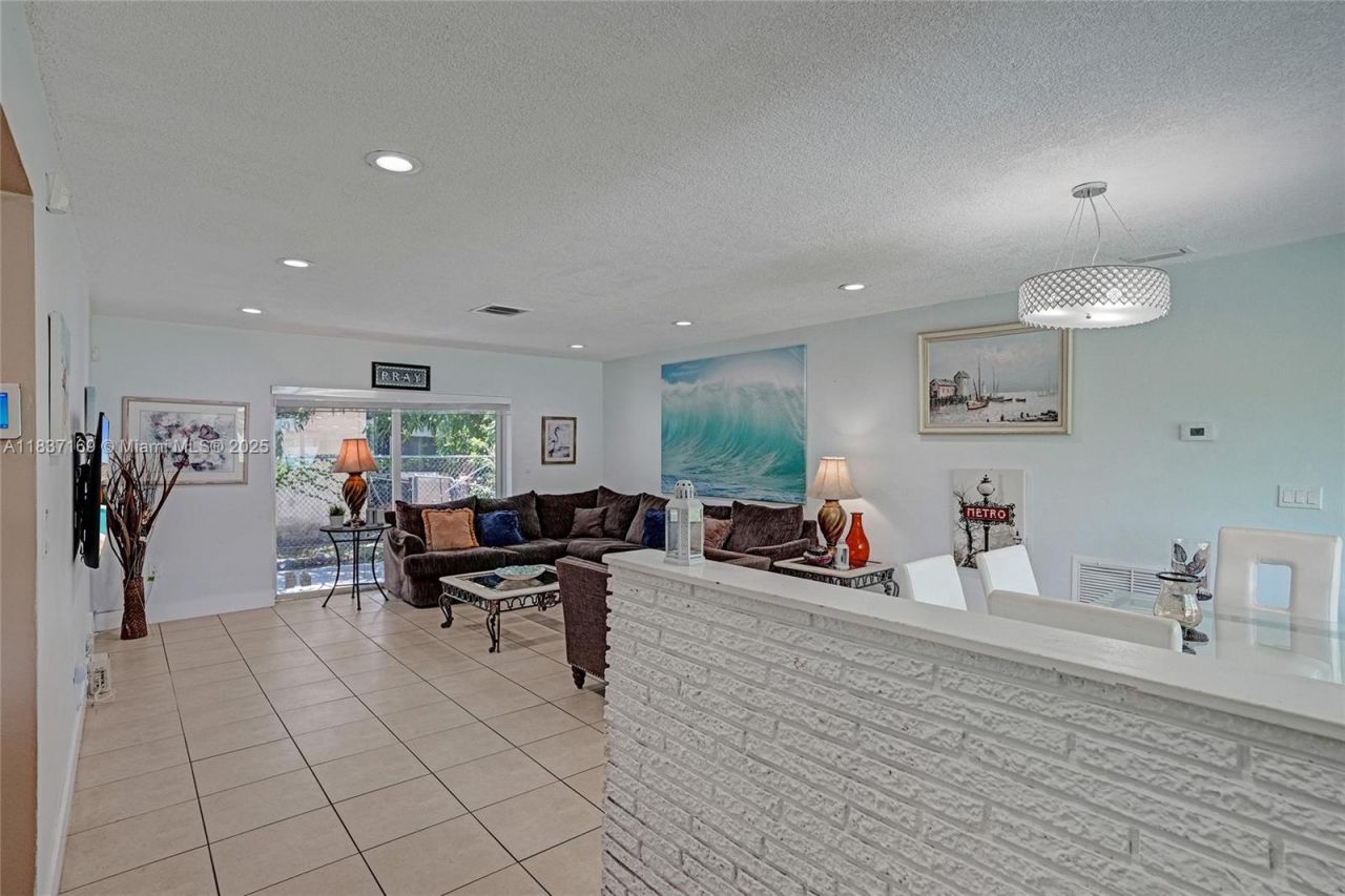 16000 N Miami Ave, Miami, FL 33169 Photo