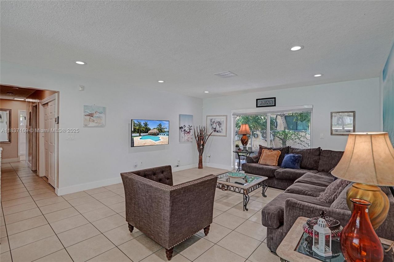 16000 N Miami Ave, Miami, FL 33169 Photo