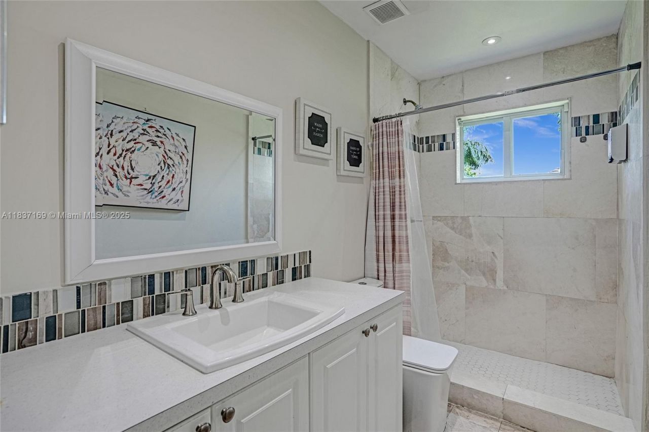 16000 N Miami Ave, Miami, FL 33169 Photo