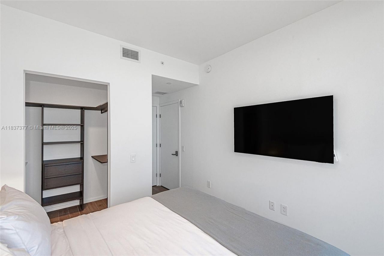 398 NE 5th St, Unit 3711, Miami, FL 33132 Photo