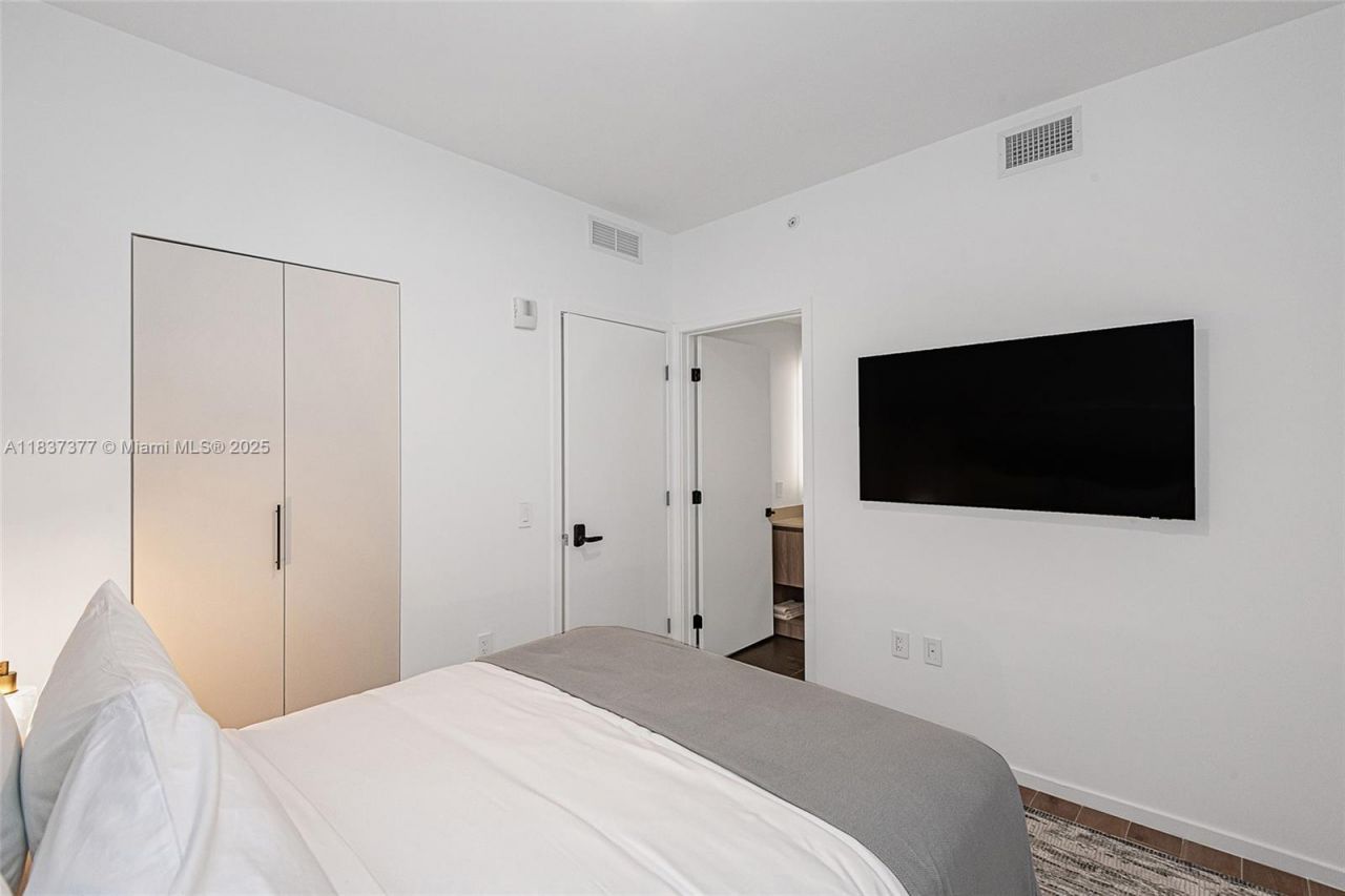 398 NE 5th St, Unit 3711, Miami, FL 33132 Photo