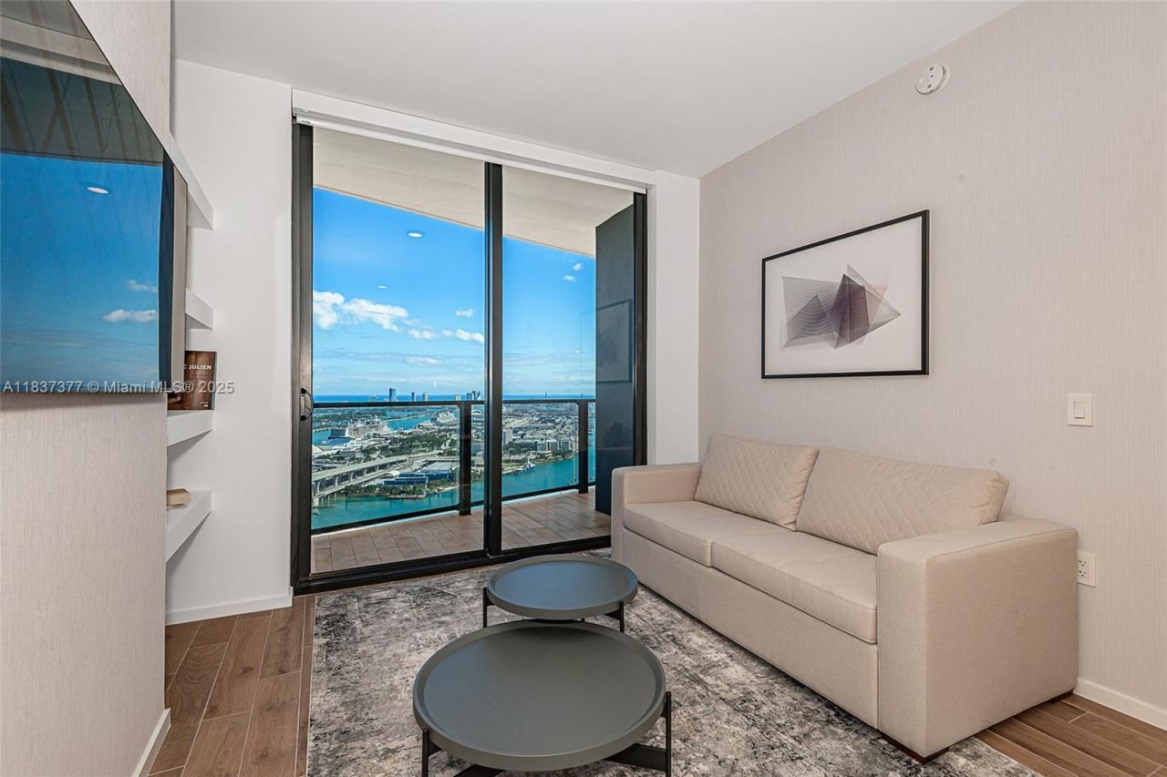 398 NE 5th St, Unit 3711, Miami, FL 33132 Photo