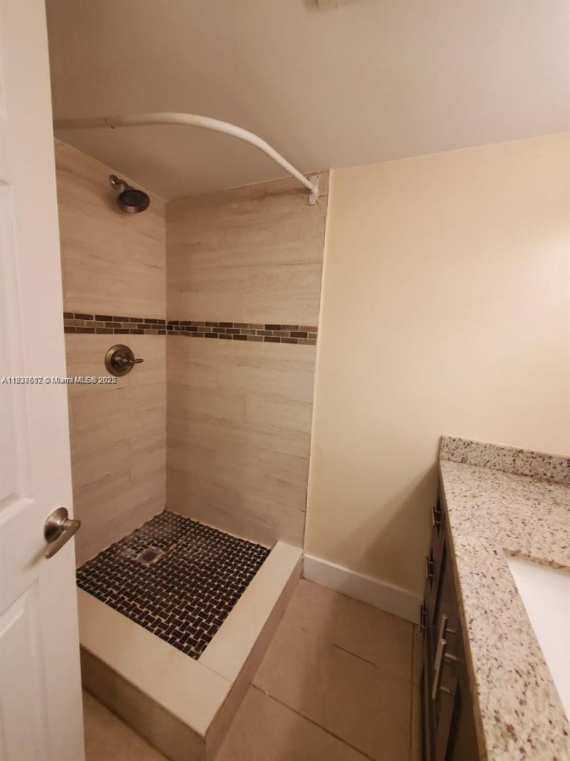 1450 NE 191st St, Unit 106, Miami, FL 33179 Photo