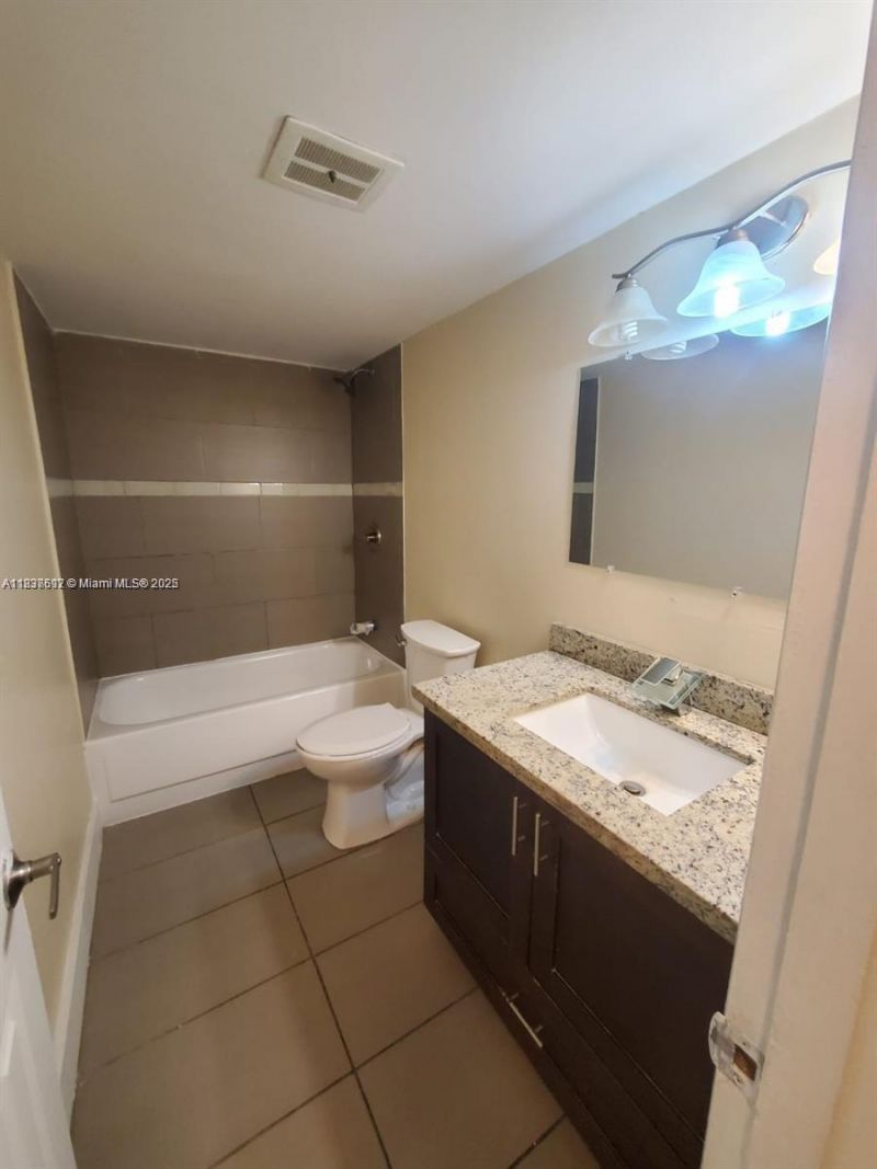 1450 NE 191st St, Unit 106, Miami, FL 33179 Photo