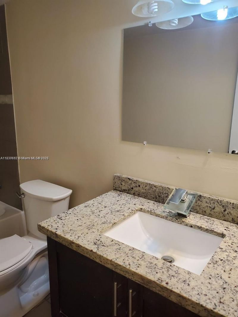 1450 NE 191st St, Unit 106, Miami, FL 33179 Photo