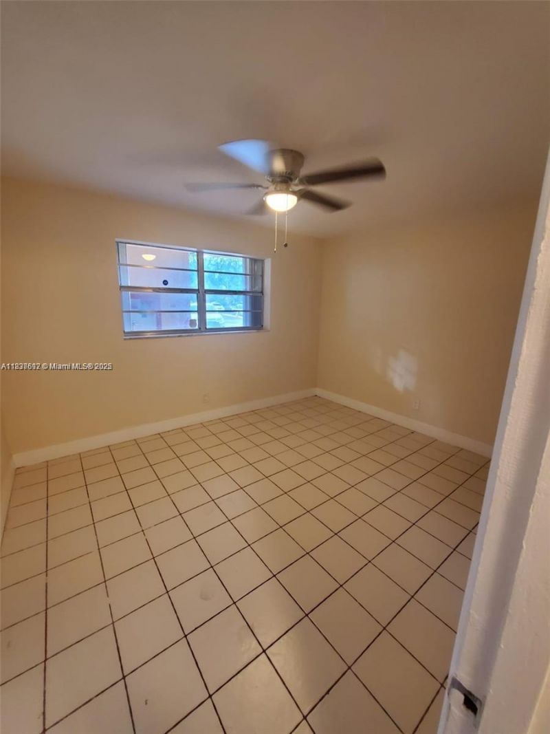 1450 NE 191st St, Unit 106, Miami, FL 33179 Photo