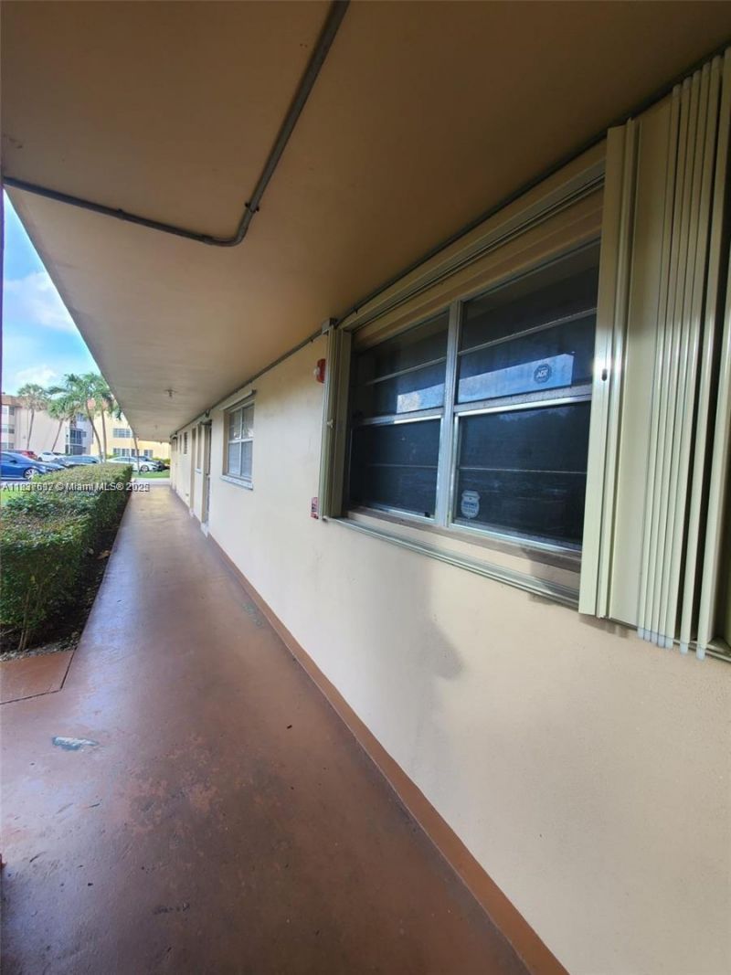 1450 NE 191st St, Unit 106, Miami, FL 33179 Photo