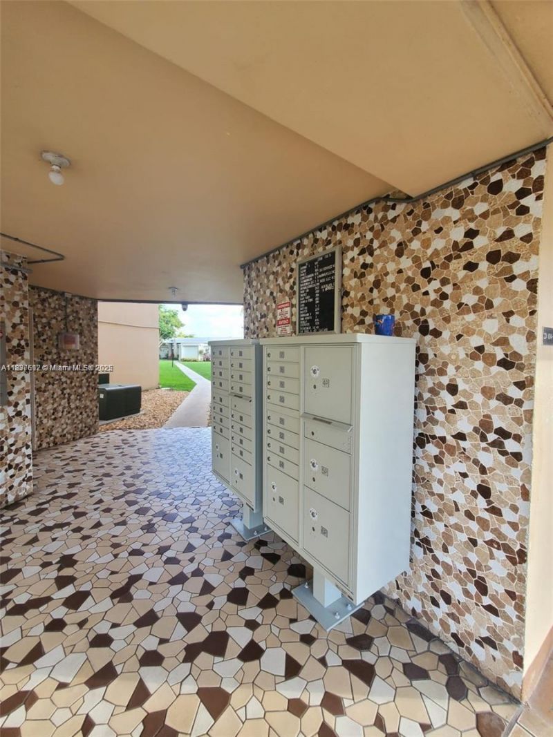 1450 NE 191st St, Unit 106, Miami, FL 33179 Photo