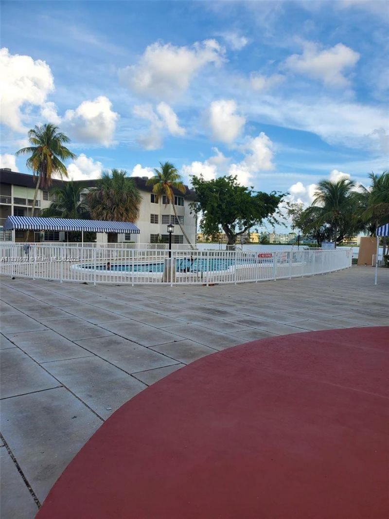 1450 NE 191st St, Unit 106, Miami, FL 33179 Photo