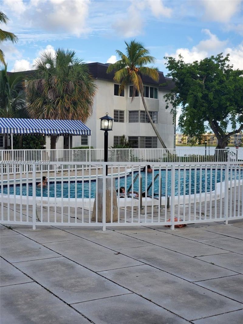 1450 NE 191st St, Unit 106, Miami, FL 33179 Photo