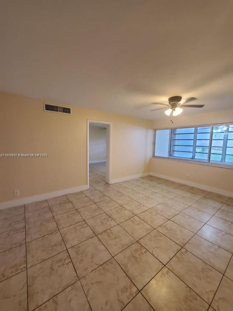1450 NE 191st St, Unit 106, Miami, FL 33179 Photo
