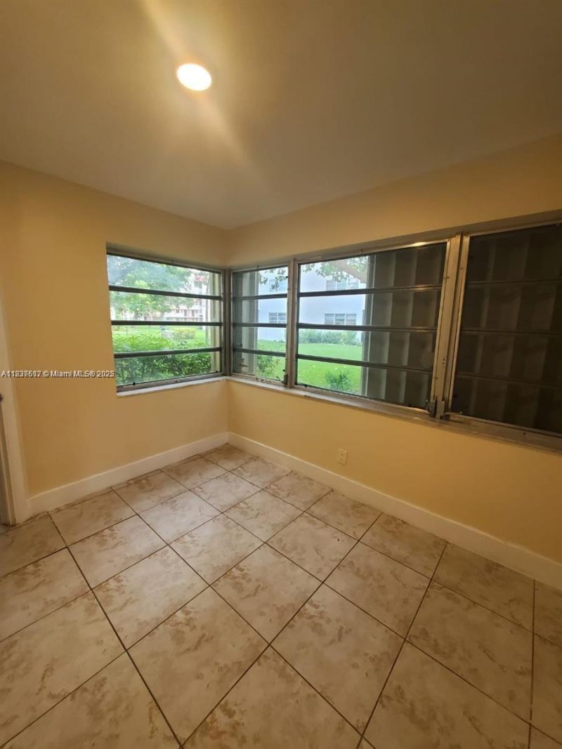 1450 NE 191st St, Unit 106, Miami, FL 33179 Photo