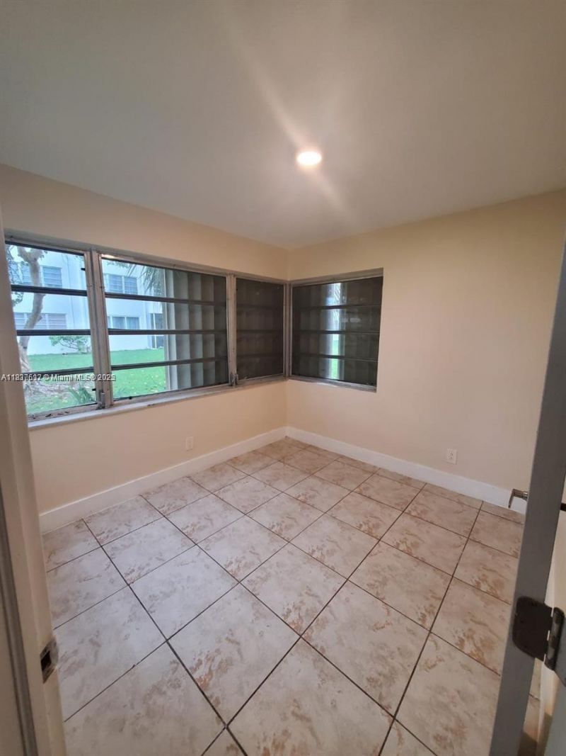 1450 NE 191st St, Unit 106, Miami, FL 33179 Photo