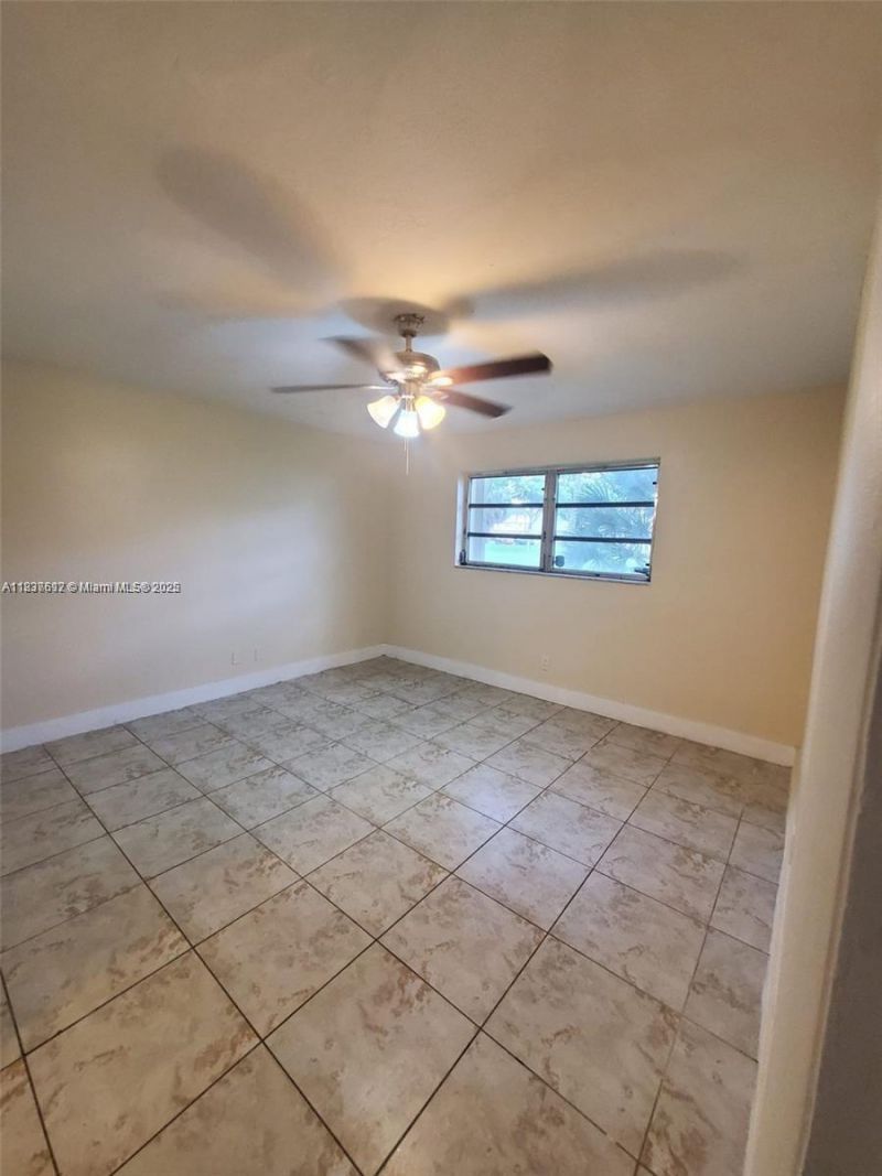 1450 NE 191st St, Unit 106, Miami, FL 33179 Photo