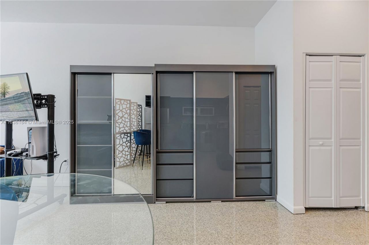 253 NE 2nd St, Unit 213, Miami, FL 33132 Photo