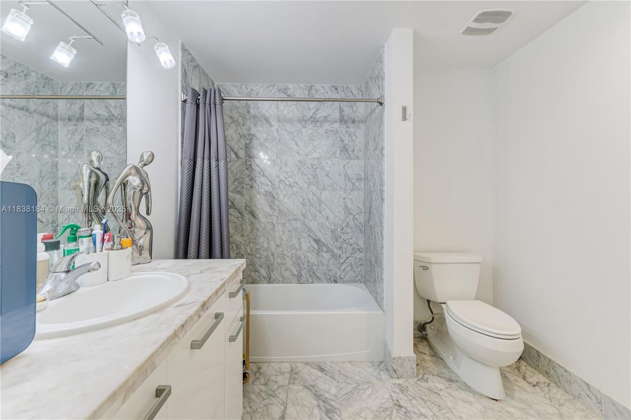 253 NE 2nd St, Unit 213, Miami, FL 33132 Photo