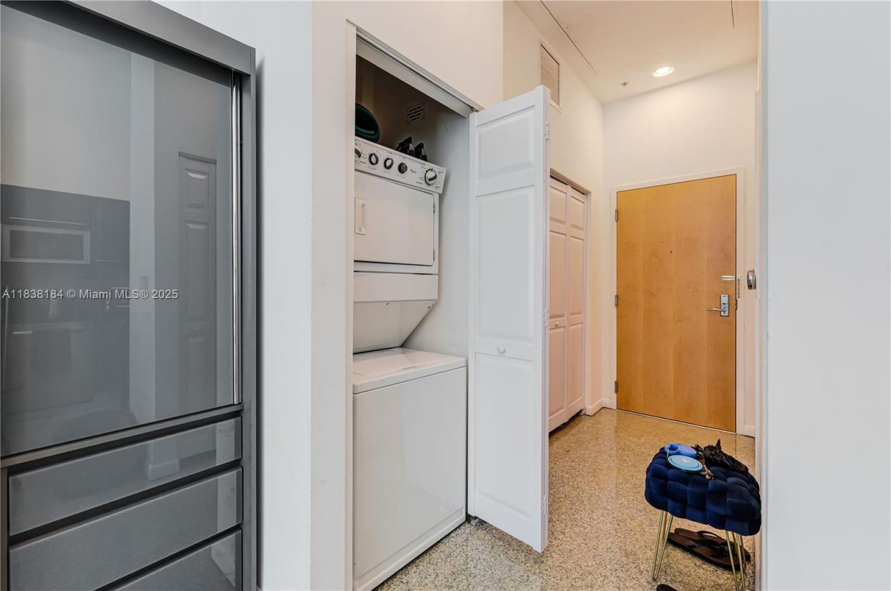 253 NE 2nd St, Unit 213, Miami, FL 33132 Photo