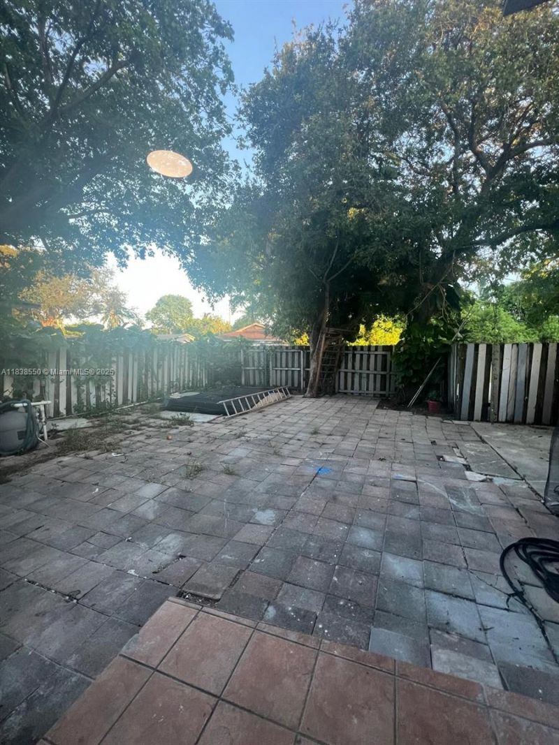 451 NE 136th St, Unit I-101, North Miami, FL 33161 Photo