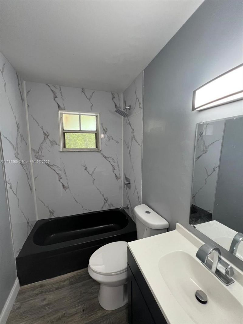 451 NE 136th St, Unit I-101, North Miami, FL 33161 Photo