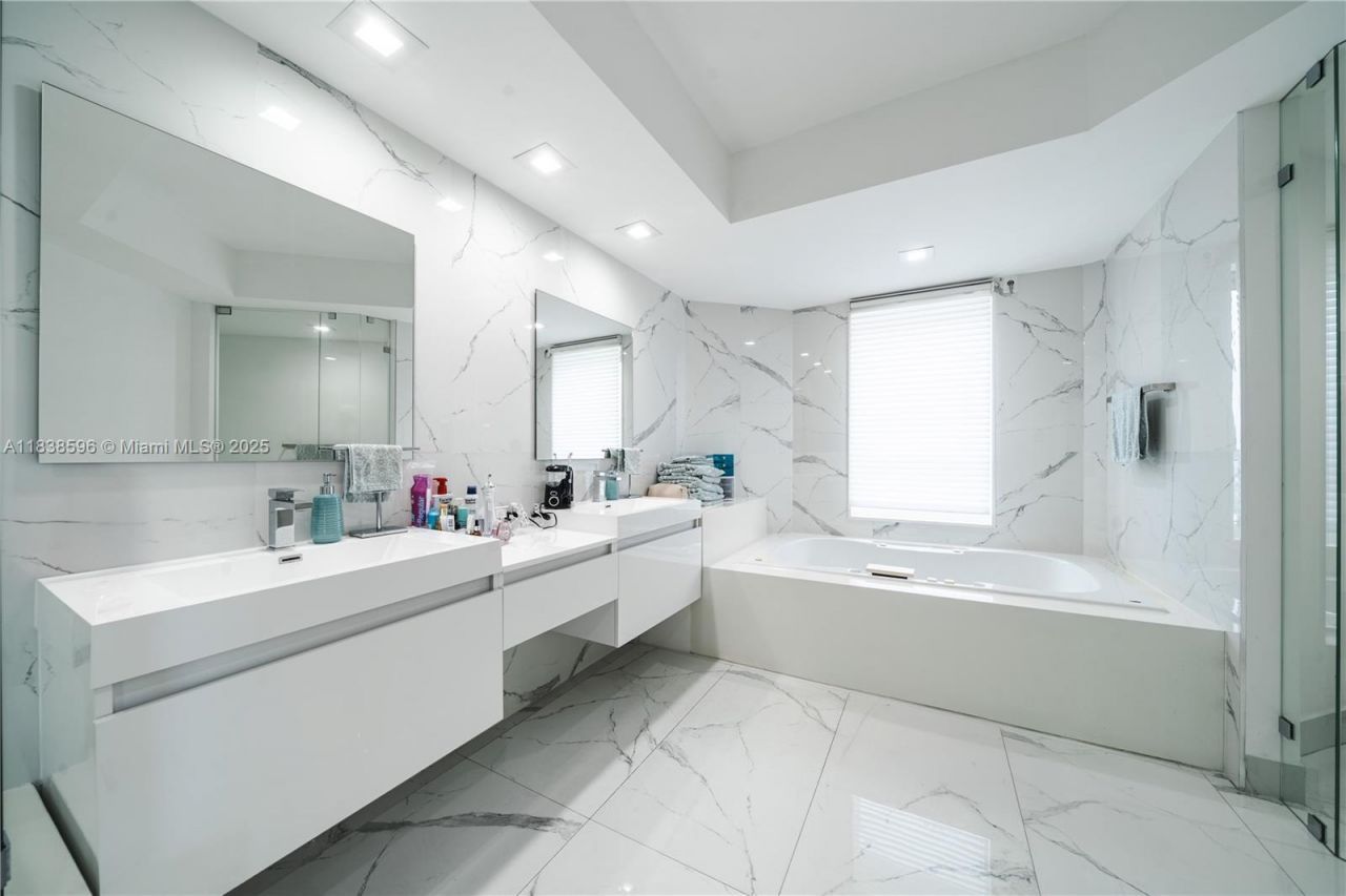 21050 Point Pl, Unit 2601, Aventura, FL 33180 Photo