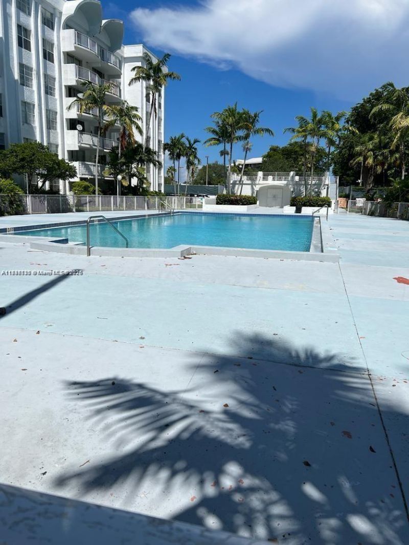 498 NW 165th St Rd, Unit D-407, Miami, FL 33169 Photo