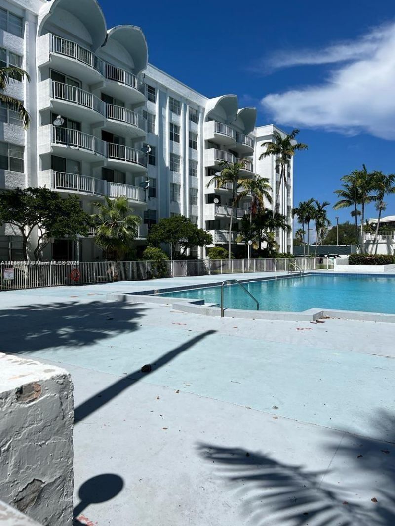 498 NW 165th St Rd, Unit D-407, Miami, FL 33169 Photo