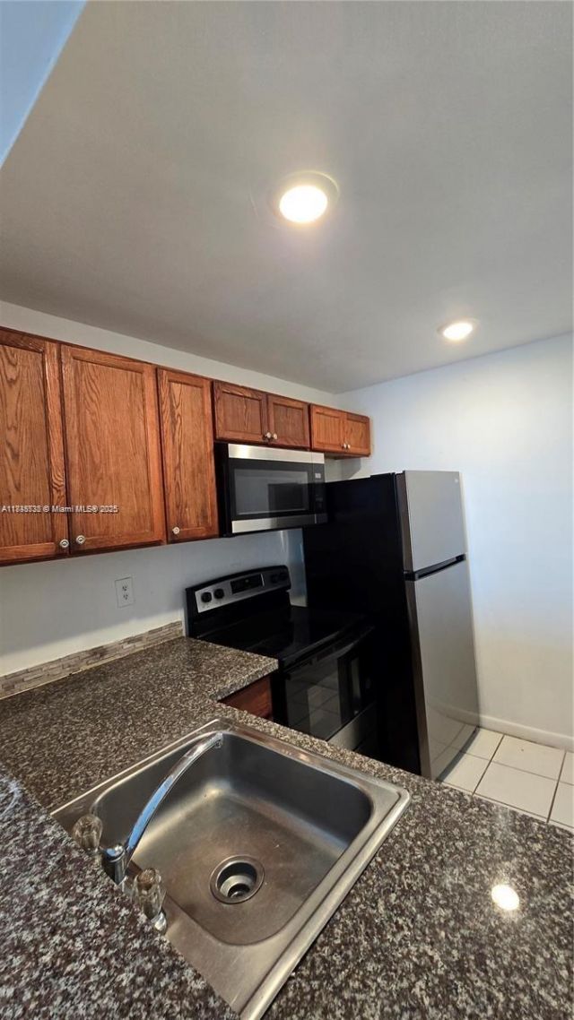 498 NW 165th St Rd, Unit D-407, Miami, FL 33169 Photo