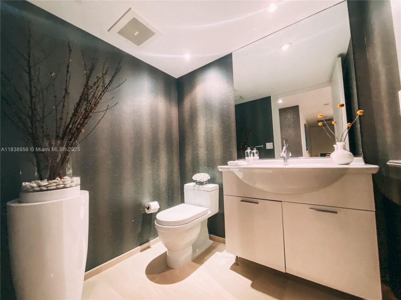 465 Brickell Ave, Unit 1101, Miami, FL 33131 Photo