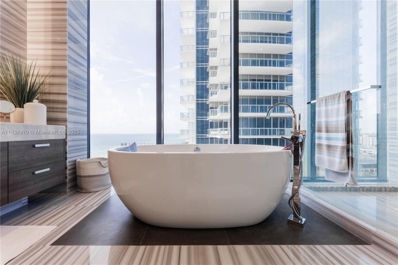 17141 Collins Ave, Unit 1001, Sunny Isles Beach, FL 33160 Photo